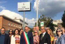 Benevento, inaugurato il piazzale “Giuseppe Alberti”. Mastella annuncia candidatura della città a Capitale italiana del Libro 2025