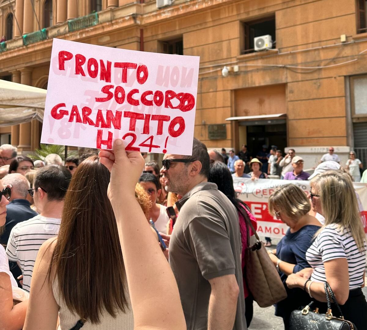 Ospedale Sant’Agata de’ Goti, questa mattina la protesta a Napoli: nei prossimi giorni confronto con la Regione