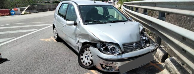 Scontro tra due auto a Benevento, 78enne in codice rosso