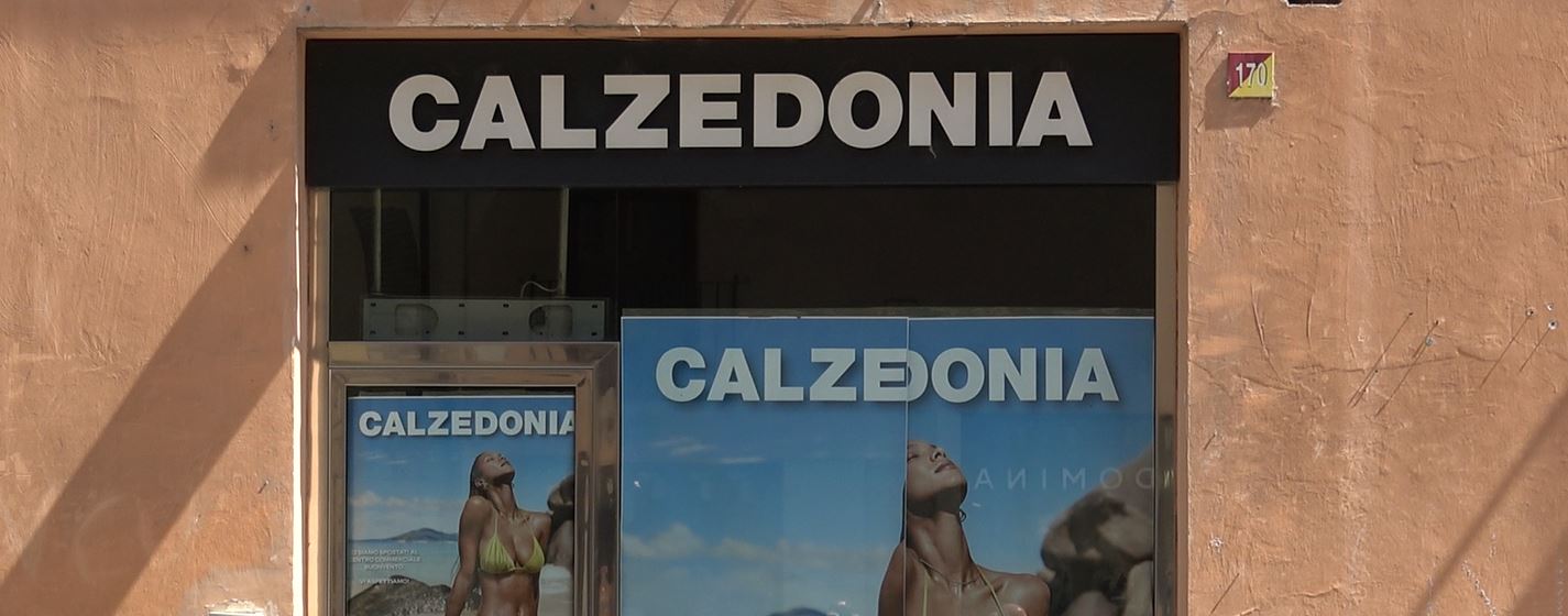 Calzedonia chiude, lavoratori e Usb si rivolgono al Prefetto