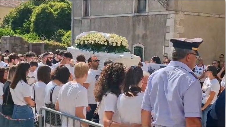 Frigento| L’ultimo saluto a Francesco Di Chiara tra lacrime e silenzio