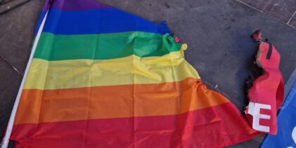 Benevento, bruciata bandiera arcobaleno. Gli attivisti: sarà il simbolo del Pride 2025