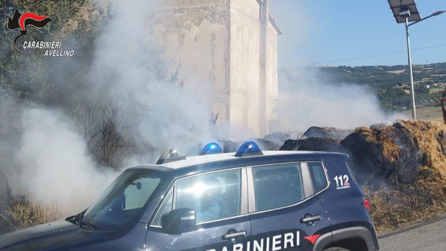 Guardia Lombardi| Rotoballe di fieno in fiamme, sul posto vigili del fuoco e carabinieri