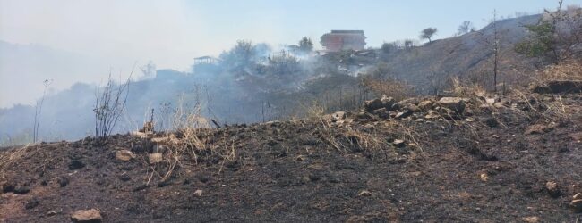 Spento il rogo di Paduli, nella notte fiamme anche a Cuffiano