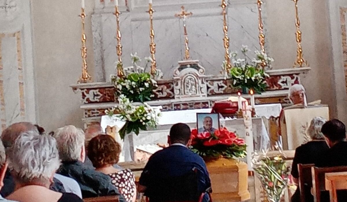 Fratricidio a Pannarano, la Procura sequestra il cellulare della vittima. Questa mattina i funerali di Annibale