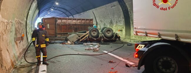 Incidente stradale A16, recuperati i mezzi e messa in sicurezza l’arteria