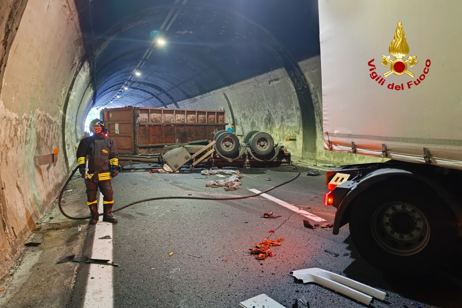 Incidente stradale A16, recuperati i mezzi e messa in sicurezza l’arteria