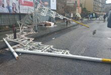 Temporali e vento, a Benevento danni in Via Posillipo: distrutte luminarie e bancarelle