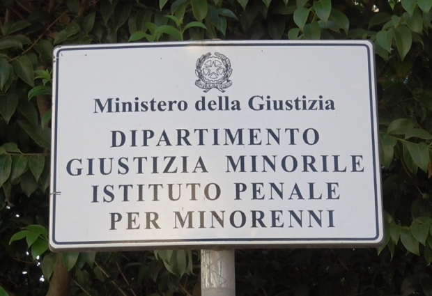 Airola,droga per il fidanzato detenuto in carcere: fermata giovane donna rom