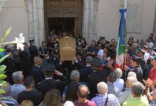 Cassano Irpino| Folla commossa ai funerali dell’appuntato Boccella: il ricordo del sindaco Vecchio e le parole del generale La Gala