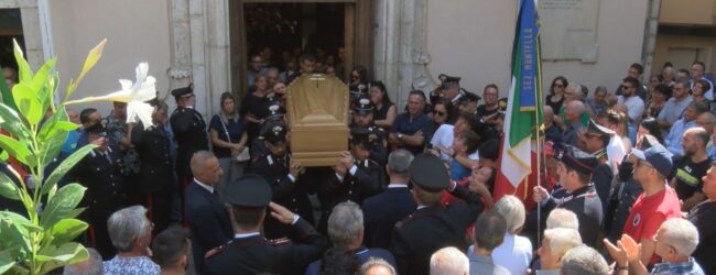 Cassano Irpino| Folla commossa ai funerali dell’appuntato Boccella: il ricordo del sindaco Vecchio e le parole del generale La Gala