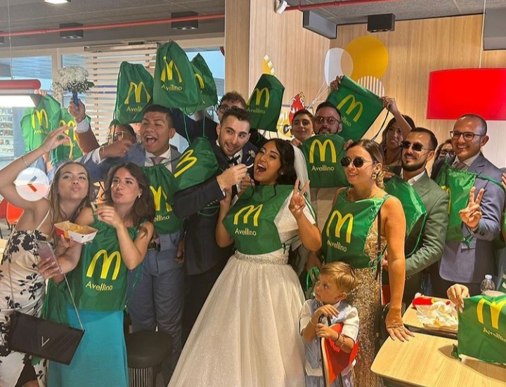 Matrimonio al McDonald’s,la trovata di due giovani sposi irpini