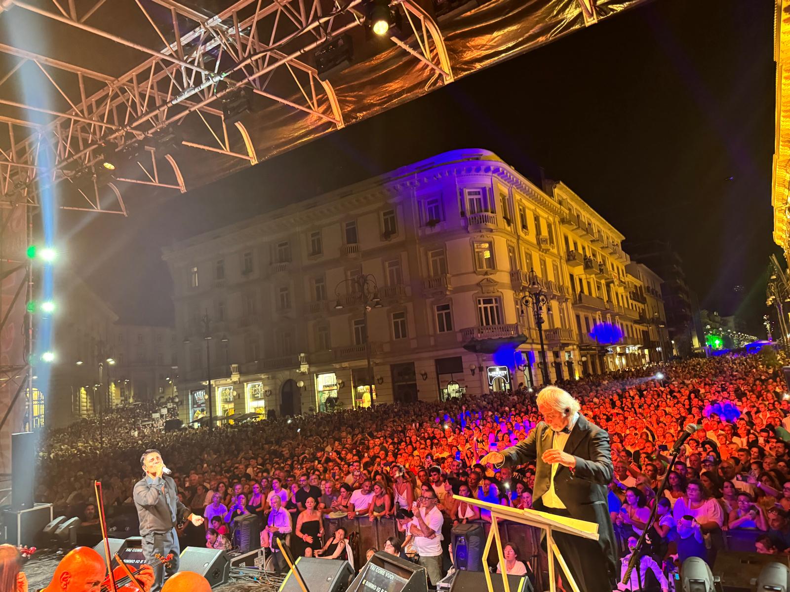 Avellino| In migliaia al concerto di Sal Da Vinci, Nargi: notte magica, entusiasmo alle stelle