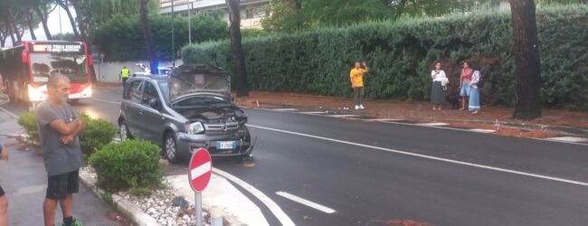 Benevento, maltempo: allagamenti e incidente in città. Cede anche il manto stradale