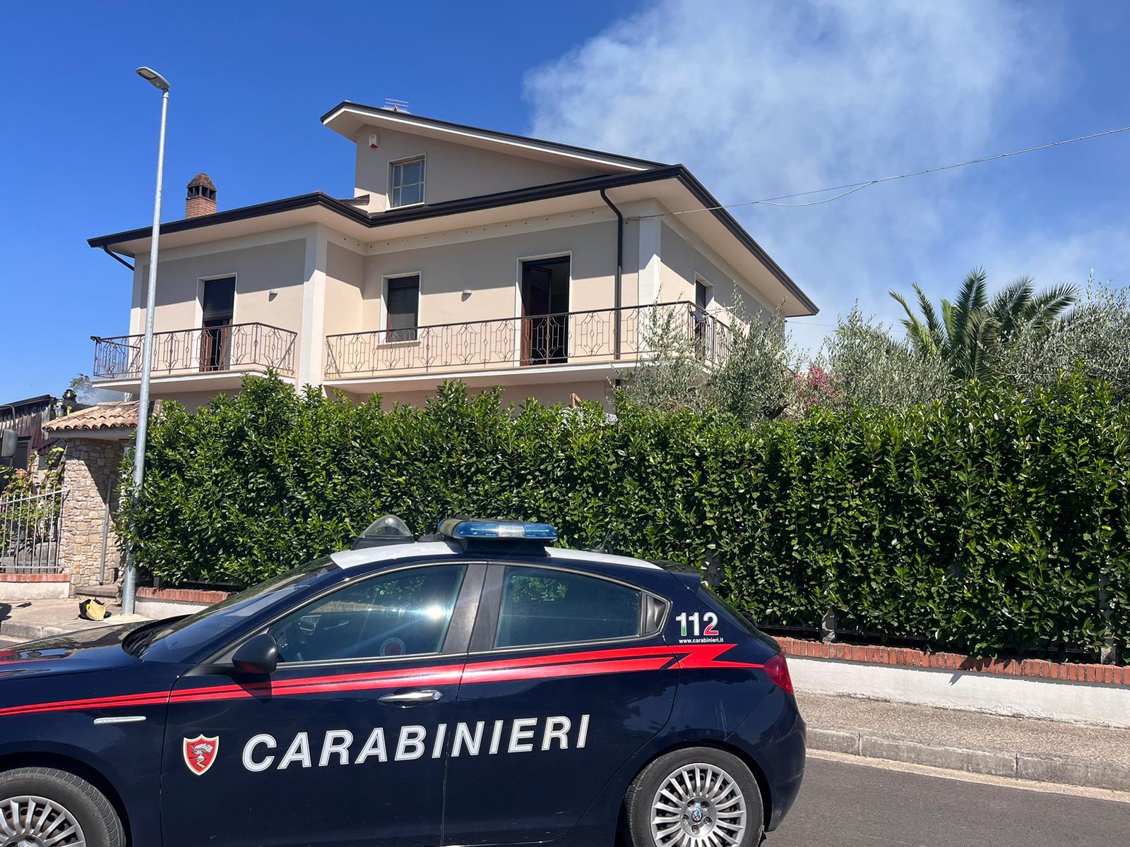 Mirabella Eclano| Incendio in un garage con 2 auto parcheggiate, intervento di pompieri e carabinieri