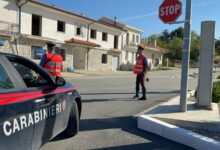 Frigento/Torna a casa ubriaco e poi scappa armato di coltello: fermato e denunciato dai carabinieri