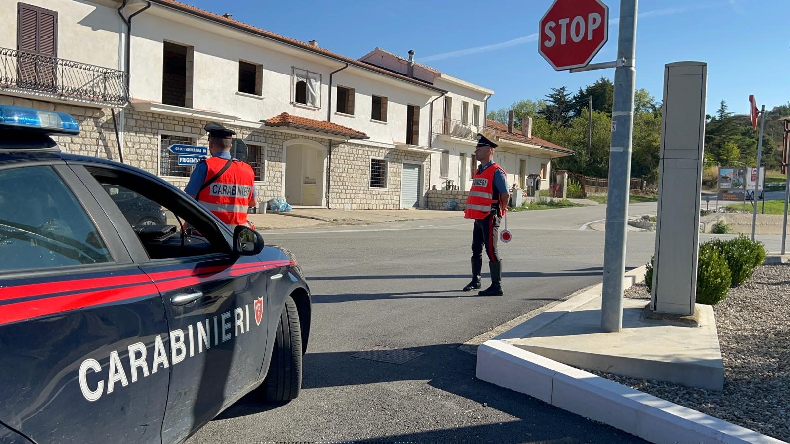 Frigento/Torna a casa ubriaco e poi scappa armato di coltello: fermato e denunciato dai carabinieri