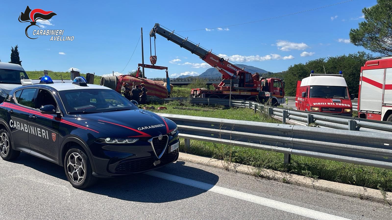 Avellino| Autobetoniera carica di cemento perde la cisterna sulla statale 7 Appia, intervengono vigili del fuoco e Anas