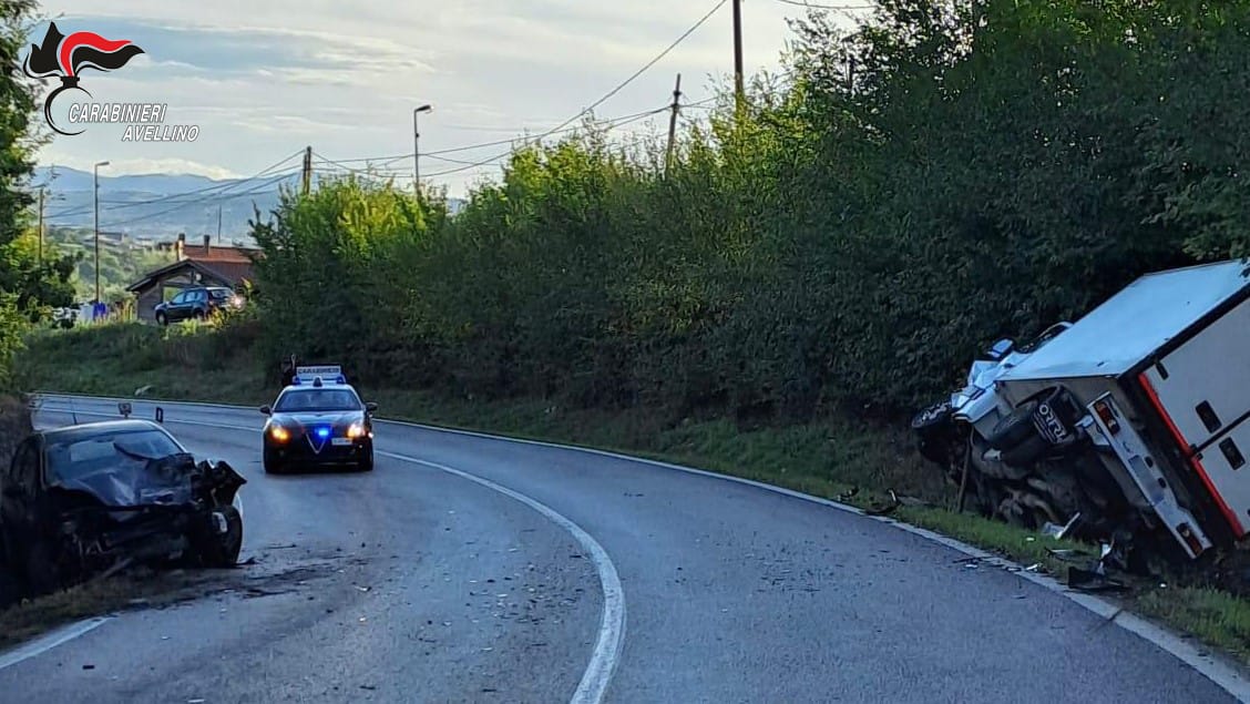 Pietradefusi| Scontro tra utilitaria e furgone, il conducente dell’auto finisce in ospedale