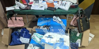 La Guardia di Finanza di Avellino sequestra 110 prodotti contraffatti di abbigliamento, calzature e borse di noti brand