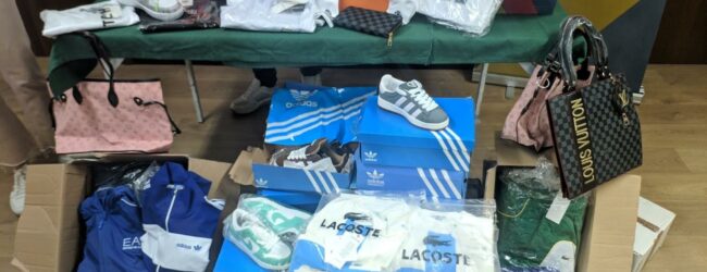 La Guardia di Finanza di Avellino sequestra 110 prodotti contraffatti di abbigliamento, calzature e borse di noti brand