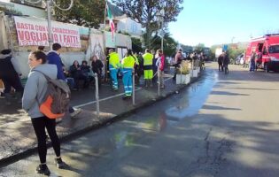 Casamicciola, la rabbia dei terremotati: “ridateci un punto di ritrovo se abbattete la nostra baracca”