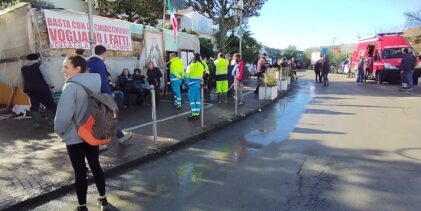 Casamicciola, la rabbia dei terremotati: “ridateci un punto di ritrovo se abbattete la nostra baracca”