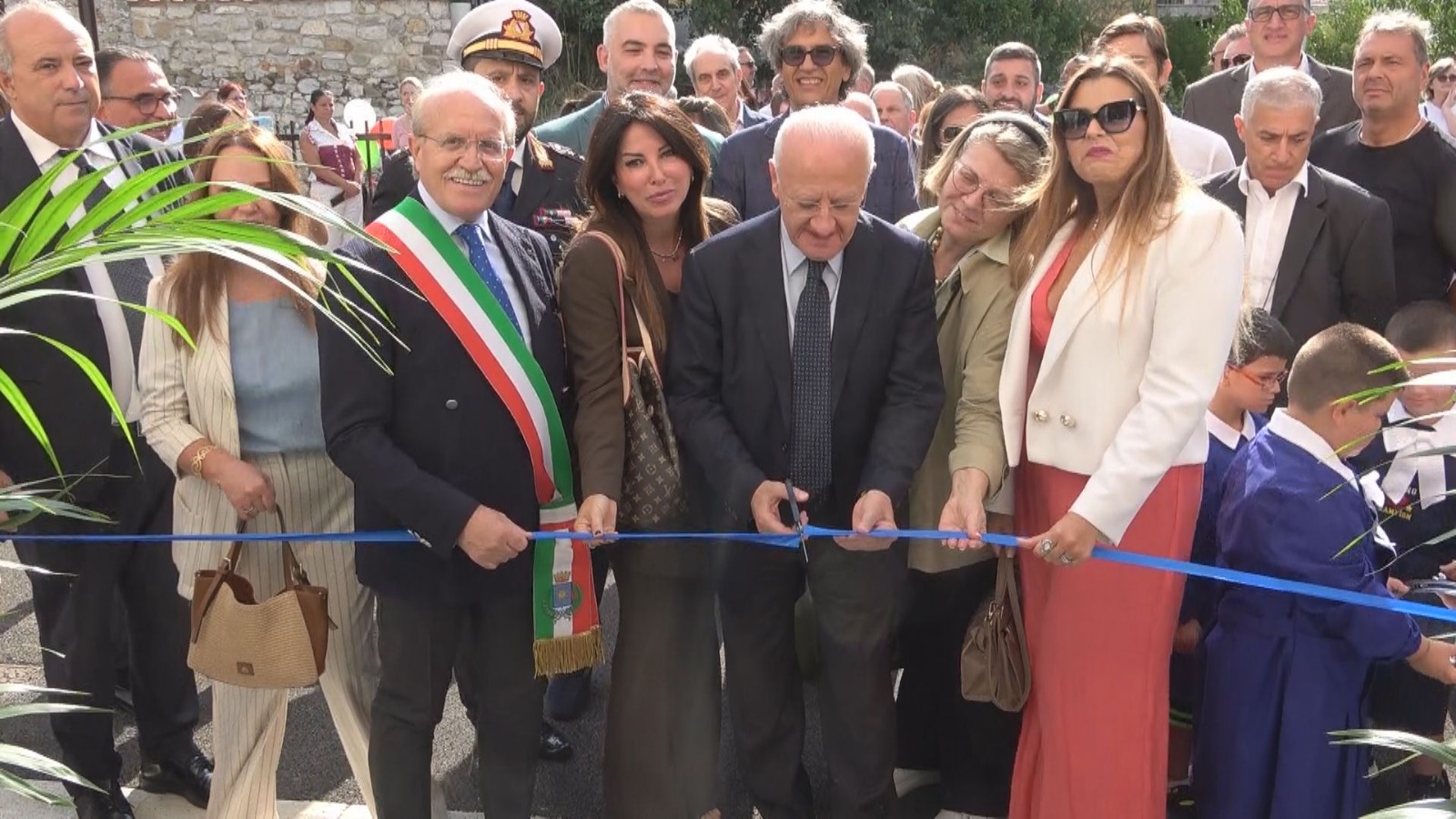 Solofra| Il governatore De Luca inaugura la scuola elementare di Sant’Agata e sullo “ius scholae” afferma: una scelta di civiltà, non effettuarla è disumano