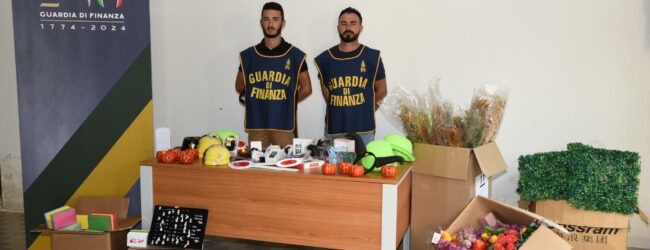 Contrasto all’abusivismo commerciale e tutela del Made in Italy, la Guardia di Finanza di Avellino sequestra oltre 10.000 prodotti