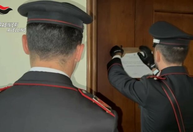 Solofra| Centro estetico del piacere, clienti attirati da annunci sul web: denunciati dai carabinieri un uomo e una donna di origini asiatiche