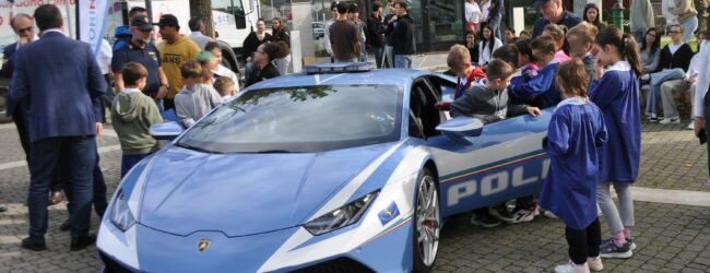 DonatoriNati: la tappa di Telese Terme con la Lamborghini Hurácan della Polizia di Stato