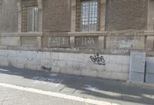 Benevento, slogan antisreliani a Piazza Roma