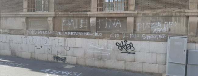 Benevento, slogan antisreliani a Piazza Roma