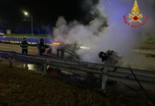 Auto in fiamme sulla A16 vicino Mercogliano: intervengono i Vigili del Fuoco, nessun ferito