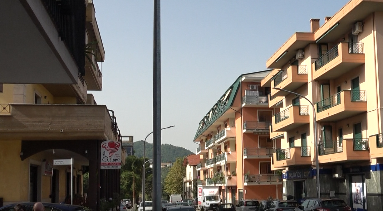 Morta la donna che ieri sera si è lanciata dal balcone a San Giorgio Del Sannio