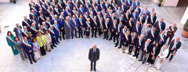 Avellino| Con l’incontro in Prefettura il via libera al G7, il ministro Piantedosi ai sindaci: summit per le sfide sulla sicurezza e occasione per far conoscere l’Irpinia