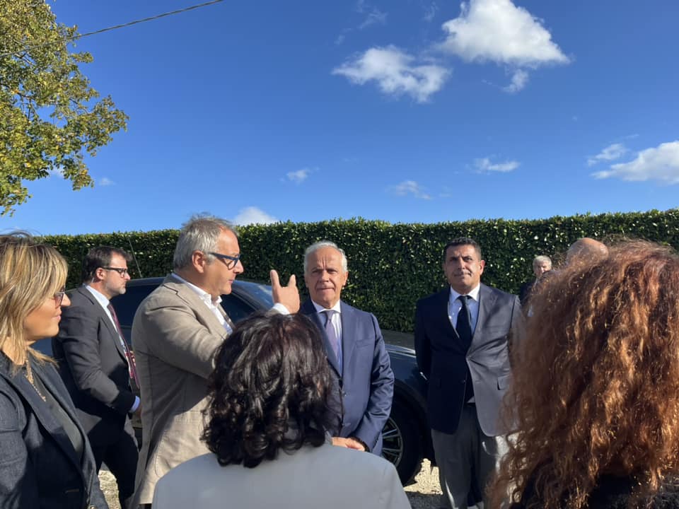 Mirabella Eclano| Dopo il G7 il ministro Piantedosi visita il Parco archeologico e la via Appia