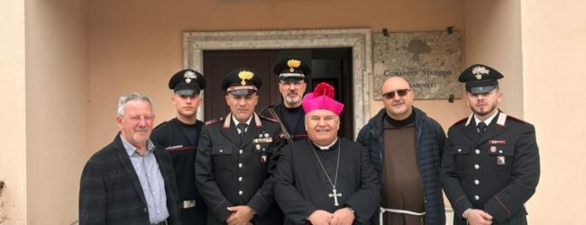 Gesualdo| Il vescovo Cascio in visita pastorale alla comunità locale, benedetta anche la caserma dei carabinieri