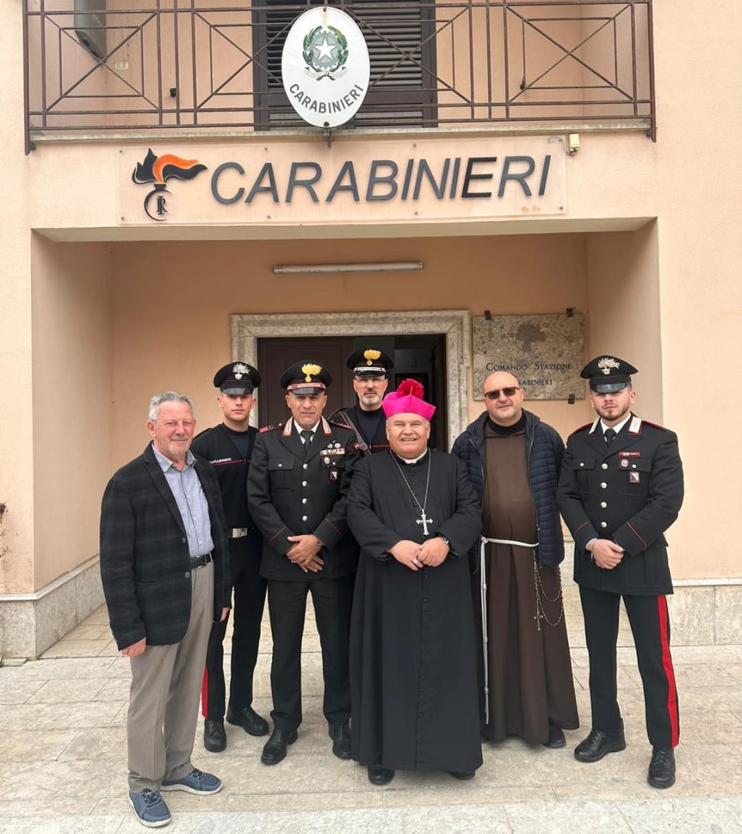 Gesualdo| Il vescovo Cascio in visita pastorale alla comunità locale, benedetta anche la caserma dei carabinieri