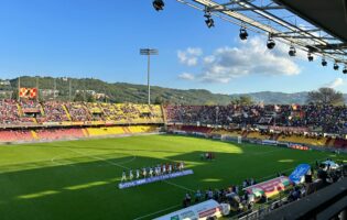 Beffa nel finale: il Crotone rimonta il Benevento. Finisce 2-2 allo “Scida”