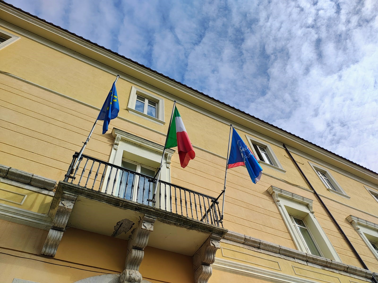 Giornata Mondiale delle Nazioni Unita,a Palazzo Mosti esposta bandiera