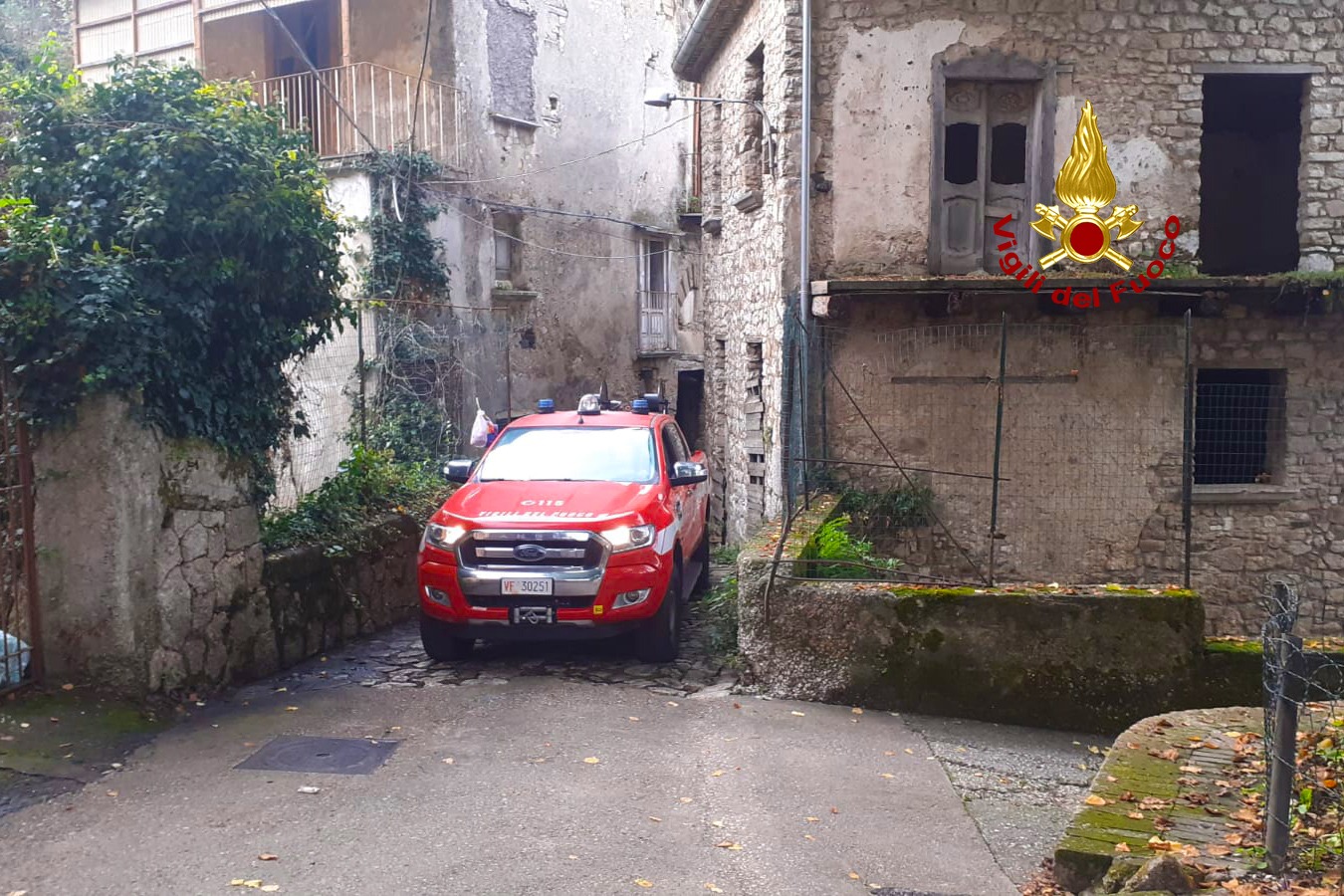 Pietrastornina| Incendio in un’abitazione in via Castello, intervento dei vigili del fuoco: sul posto anche il sindaco