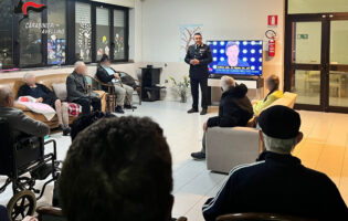 Lacedonia: i Carabinieri trascorrono il pomeriggio insieme agli anziani per parlare del fenomeno delle truffe