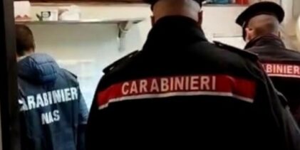 I Carabinieri ispezionano e controllano un salumificio, sanzioni e denunce