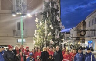 La Comunità montana del Fortore dona albero di Natale alla Croce Rossa