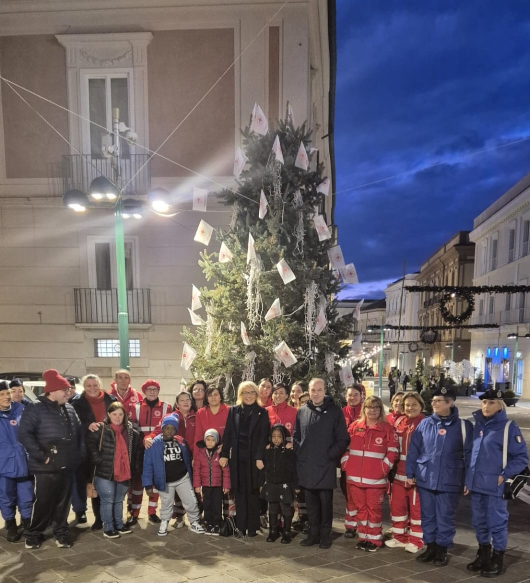 La Comunità montana del Fortore dona albero di Natale alla Croce Rossa