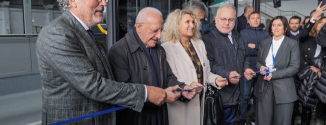 Avellino| Air Campania, De Luca inaugura la nuova sede e presenzia alla consegna dei bus elettrici. Acconcia: «Pronti ad affrontare le sfide future»