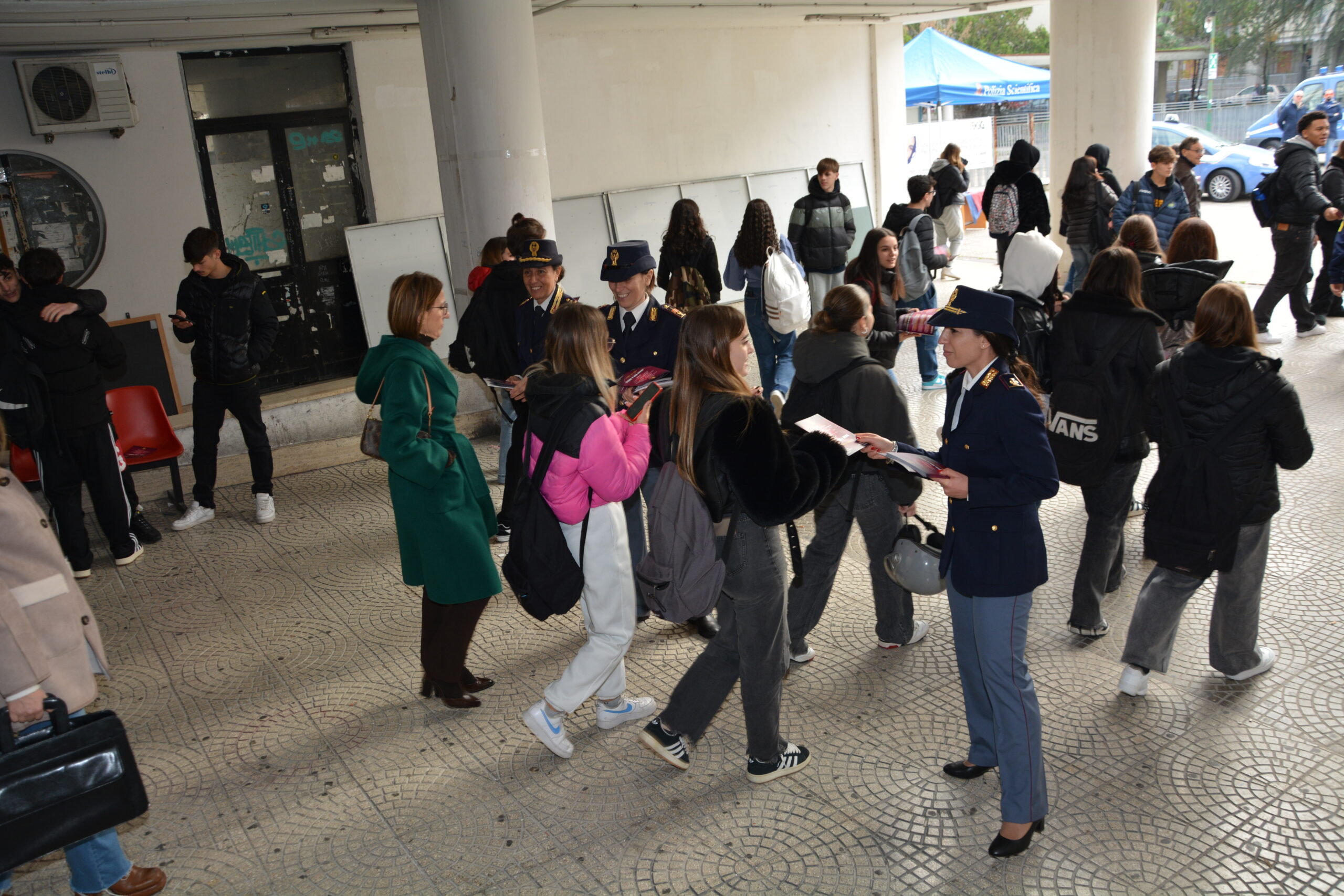 La Polizia di stato al fianco delle Donne