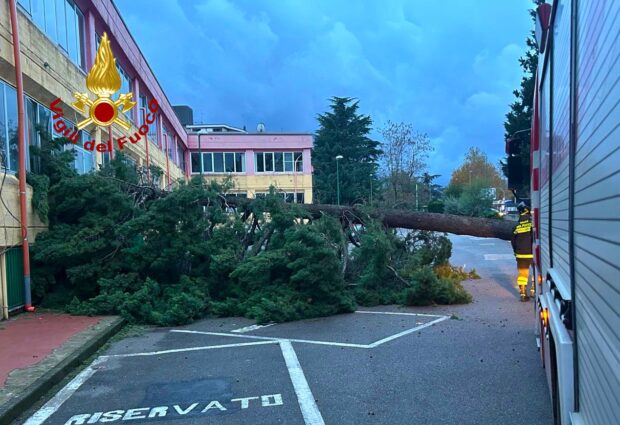 Meteo in Irpinia 2| Domani chiusi gli istituti Dorso e Ronga, 50 interventi dei pompieri sul territorio