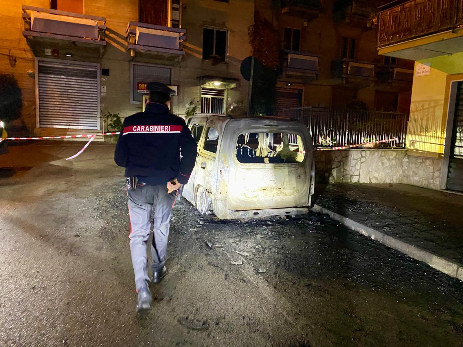 Solofra| Auto in fiamme nella notte, indagini in corso